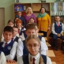 Поэты пишут песни и стихи, чтоб жили в памяти герои – земляки!