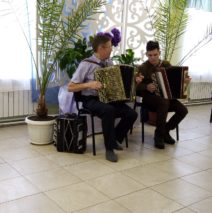 Играй гармонь, играй