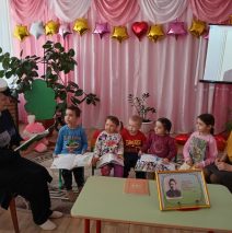 «Бәйрәм бүген» — «Сегодня праздник»