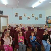 «Великий флаг, Российский флаг»